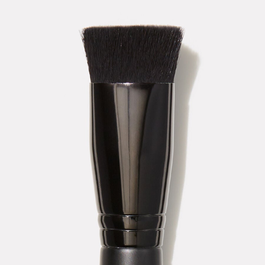 triangular-buffing-foundation-brush-o0 85106_b_TriangularBuffingFoundationBrushwebA.jpg
