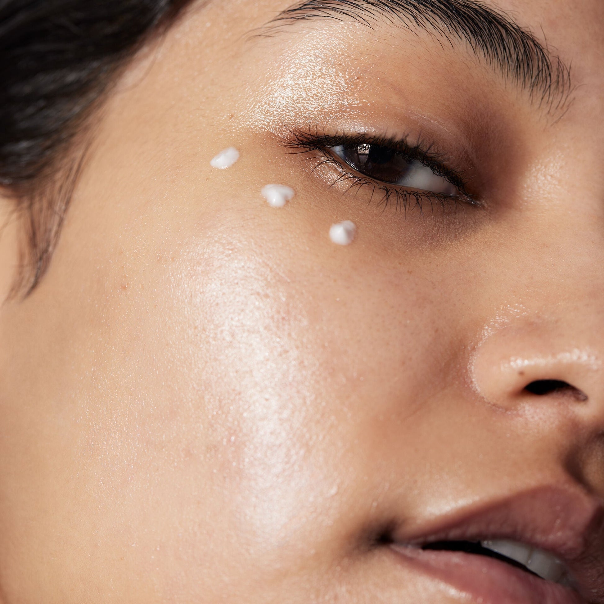 holy-hydration-eye-cream-t0 040822_Model_HH-EyeCream_116_RT1-V1_IGF_3f5819bb-8440-48d0-943c-ab2a2612d116.jpg