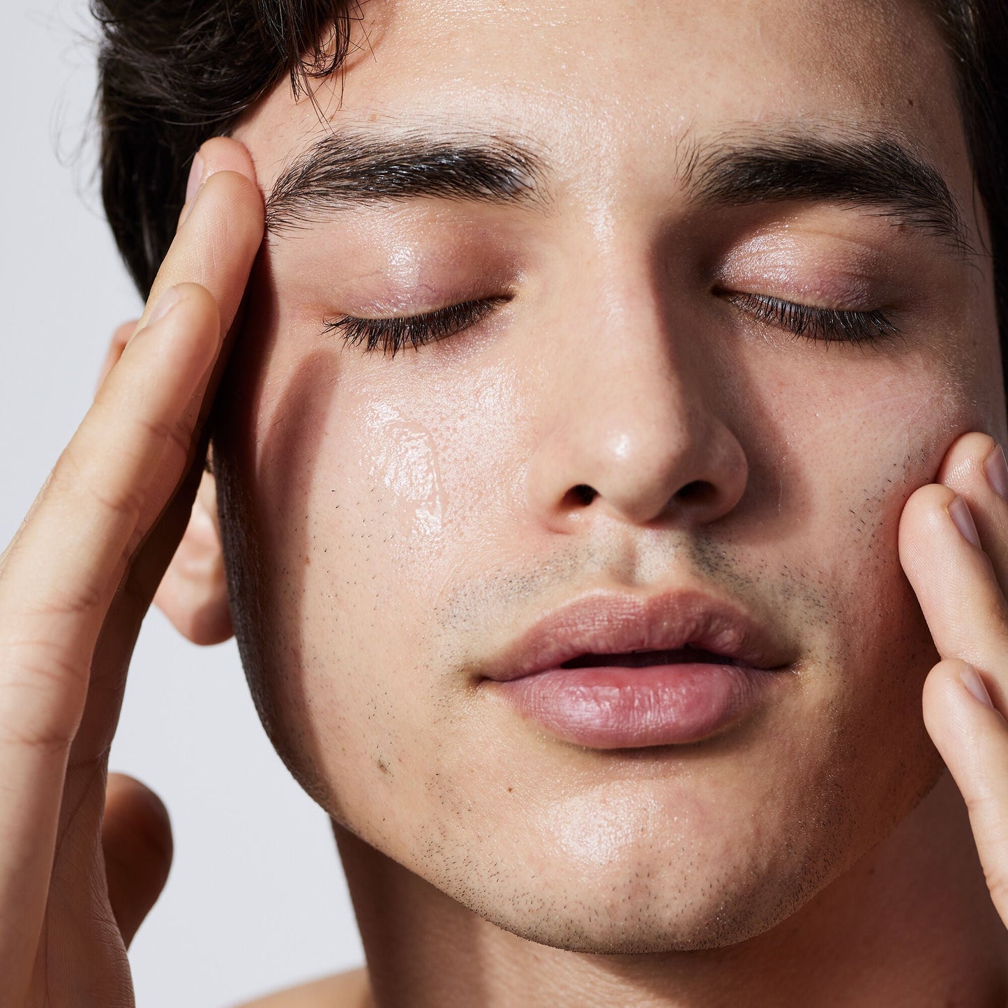 pure-skin-cleanser-d8 040822_Model_Pure-Cleanser_017_RT1-V1_V1_IGF.jpg