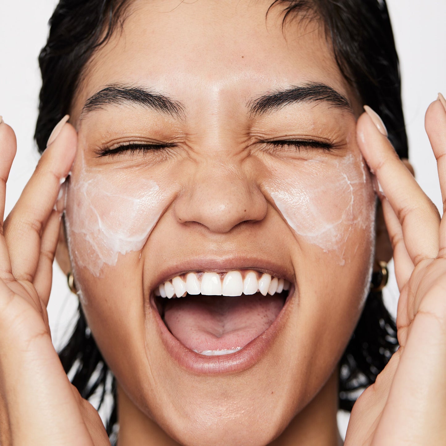 pure-skin-moisturizer-d2 040822_Model_Pure-Moisturizer_200_RT2-V1_RGB040822_Model_Pure-Moisturizer_200_RT2-V1_V1_IGF.jpg