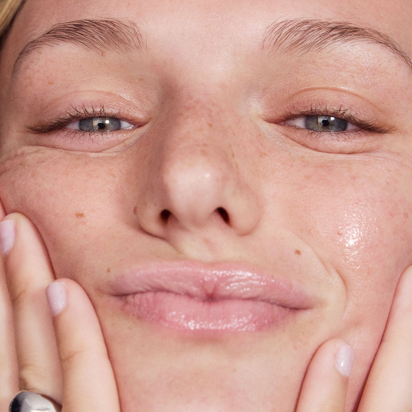 thirst-burst-pore-fecting-toner-w3 042125_SKIN_TBT_Madison_ModelApp_1086_RGB_IGF.jpg