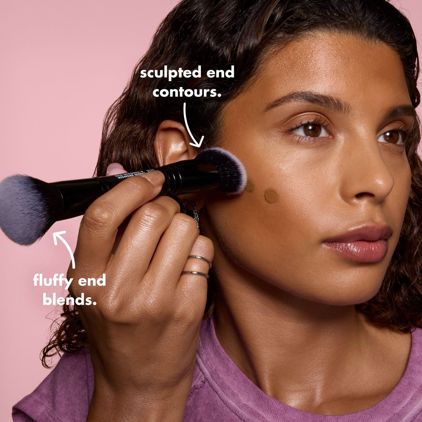 liquid-bronzer-and-contour-duo-brush-r0 0426_EDU_LiquidBronzer_ContourDuoBrush_BenefitModel.jpg