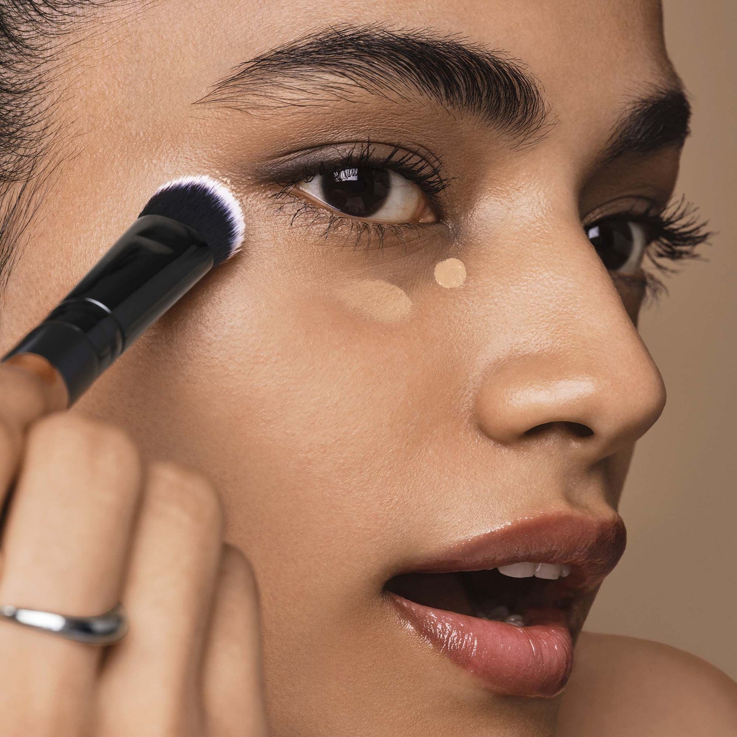 tap-and-blend-concealer-brush-r5 042925_Dipti_SoftGlam_Brushes_App_0044_477_w3QC_IGF.jpg