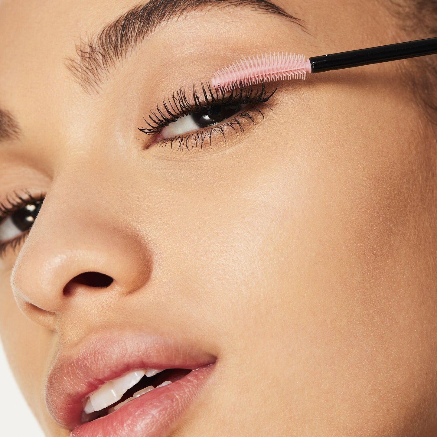 lash-n-roll-mascara-l8 052322_Adriana_LashRoll-After-Black_069_IGF_V2.jpg
