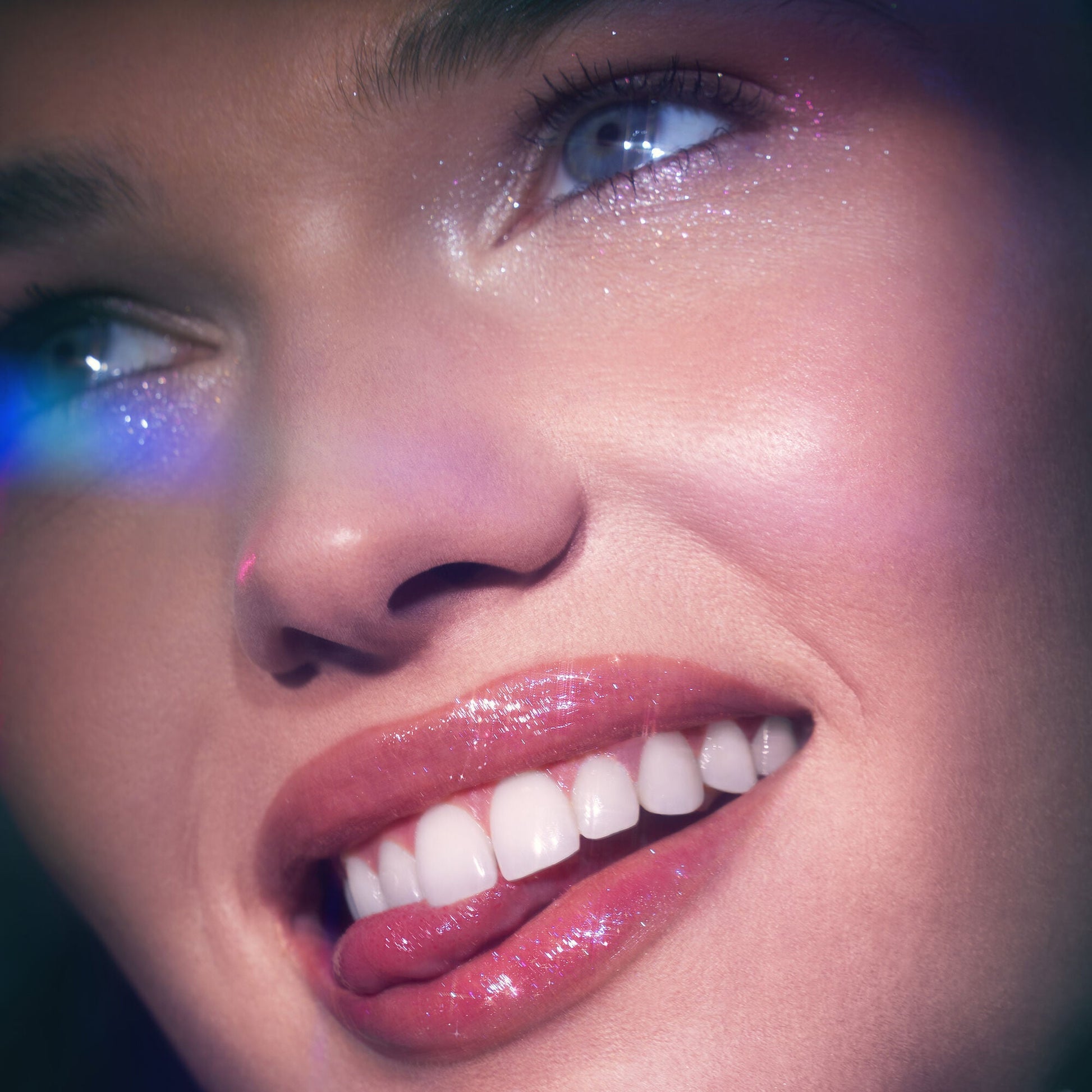 glow-reviver-lip-oil-glimmer-k9 053124_Lily_LipOil_OFace_FineAsFleck_0315_v4_RGB_IGF.jpg