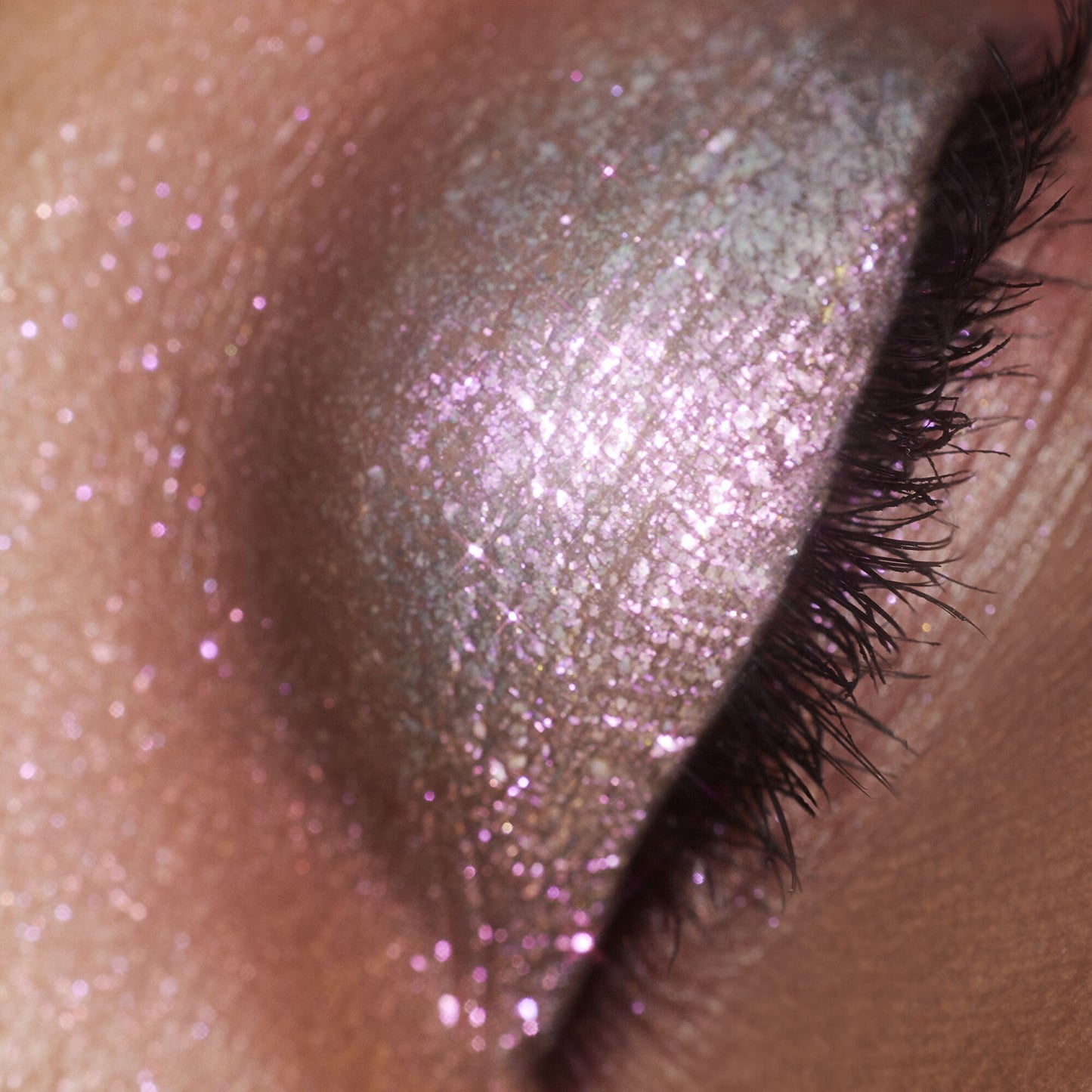 duochrome-liquid-eyeshadow-r9 061223_Chi_SparkPink_0022_FINAL_RGB_IGF.jpg