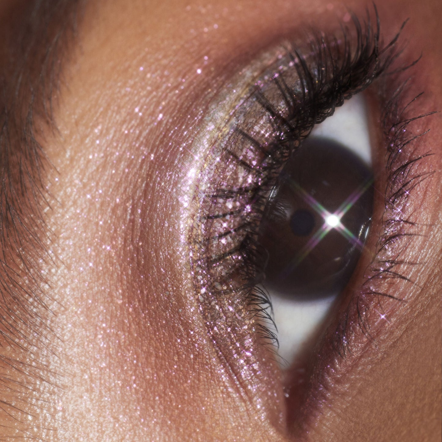 duochrome-liquid-eyeshadow-r9 061223_Chi_SparkPink_0023_FINAL_RGB_IGF.jpg