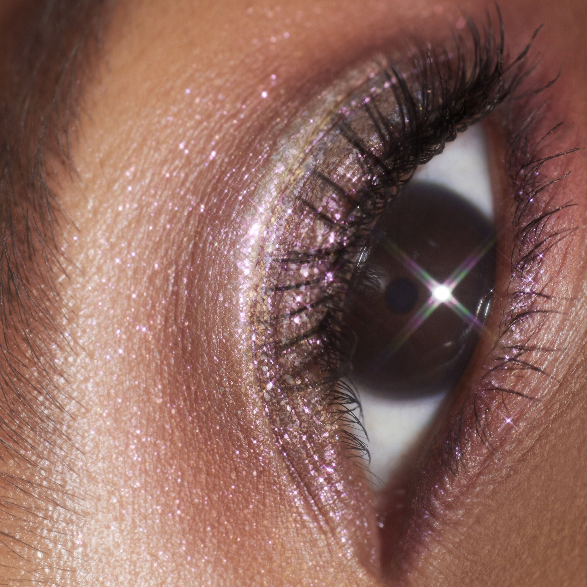 duochrome-liquid-eyeshadow-r9 061223_Chi_SparkPink_0023_FINAL_RGB_IGF.jpg