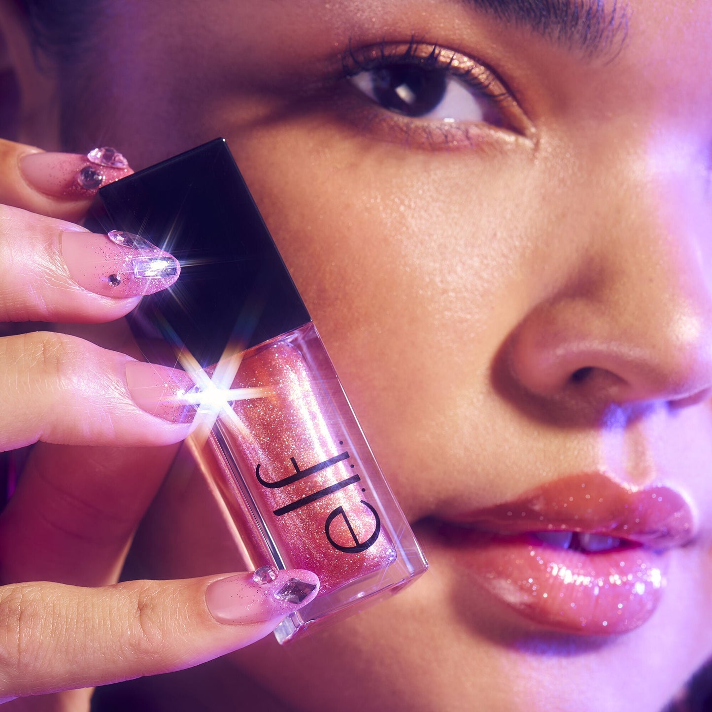 glow-reviver-plumping-lip-oil-u2 072225_Breanna_LipPlump_0391_2000x2000_0613e084-a418-44f9-b40d-c461b7a4b6db.jpg