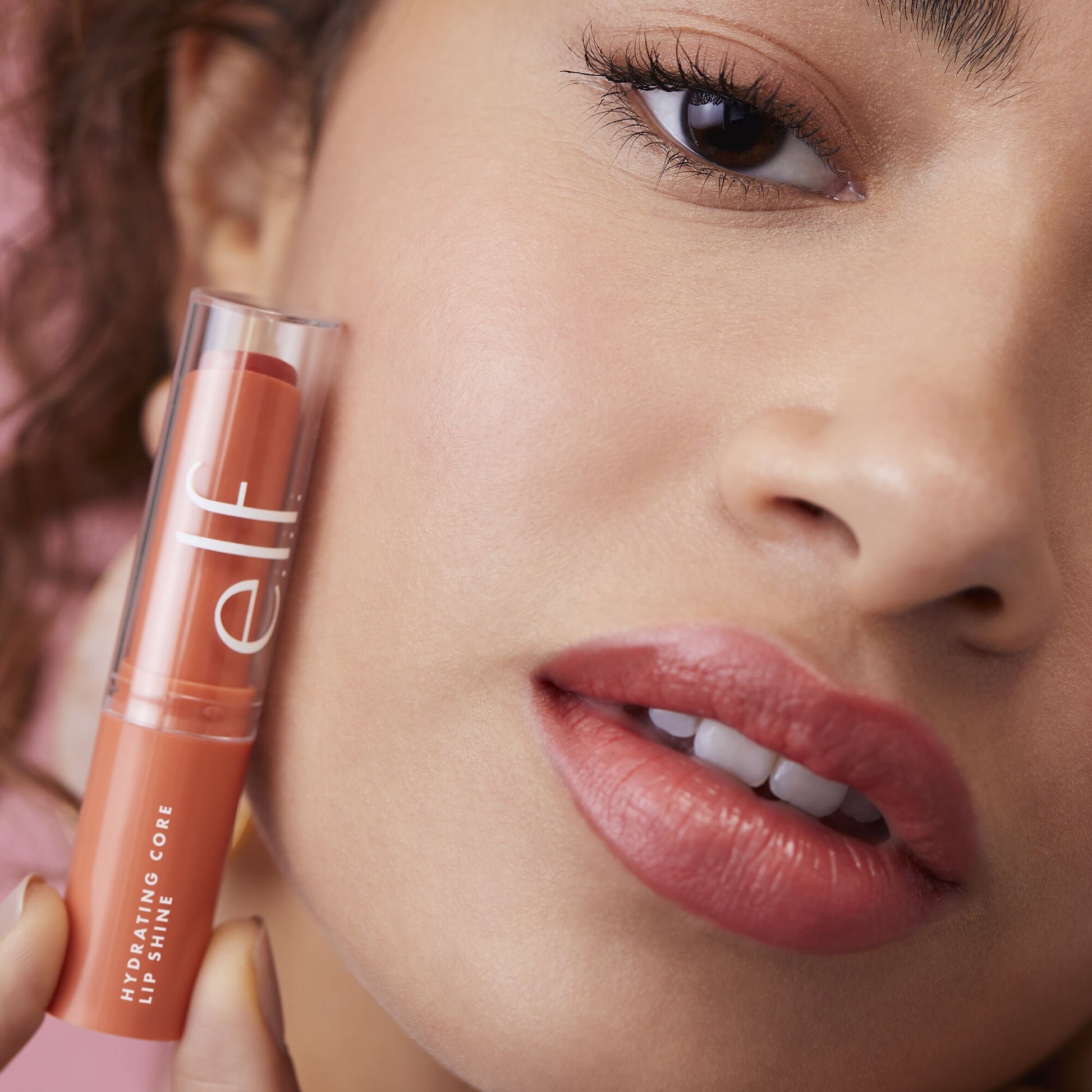 hydrating-core-lip-shine-a7 08112020_Alyssa_AmpItUp-0157_IGF_0dcd7b08-d8a1-41c3-a293-6fb7fa4ca7dd.jpg