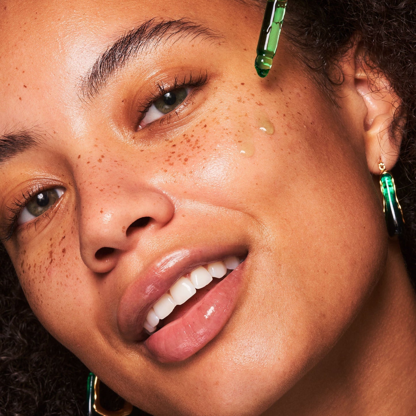 plz-clarify-facial-oil-f2 100924_SKIN_Drew_PlzC_App_005_v1_RGB_IGF.jpg