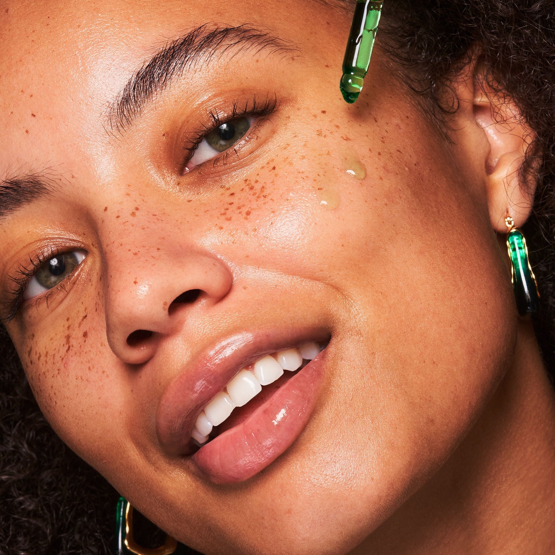 plz-clarify-facial-oil-f2 100924_SKIN_Drew_PlzC_App_005_v1_RGB_IGF.jpg