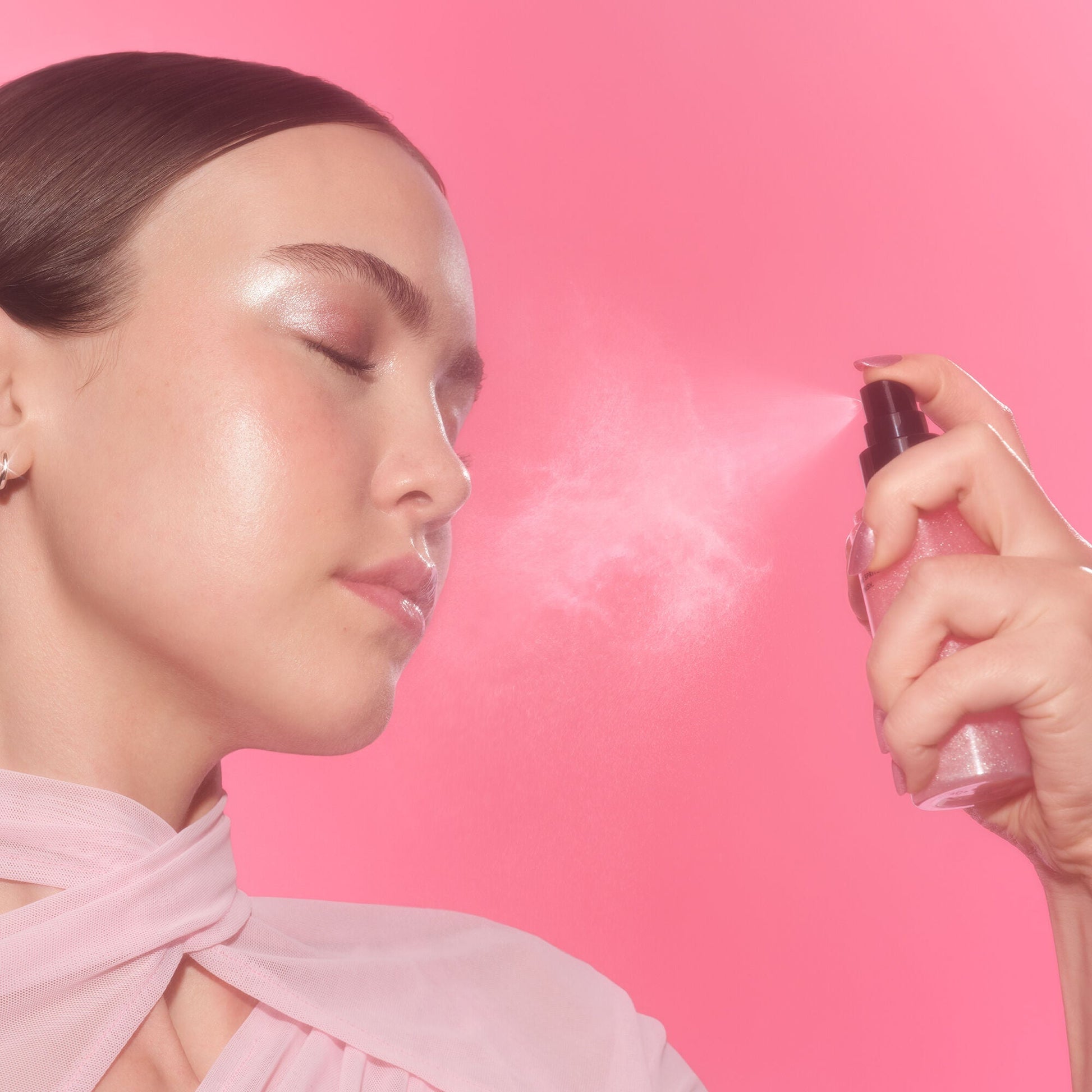 power-grip-rose-setting-spray-l3 102225_Haley_PG_Pink_App_038_v3_RGB_IGF_afa202e0-e395-4ab2-8641-8545bdabb8f6.jpg