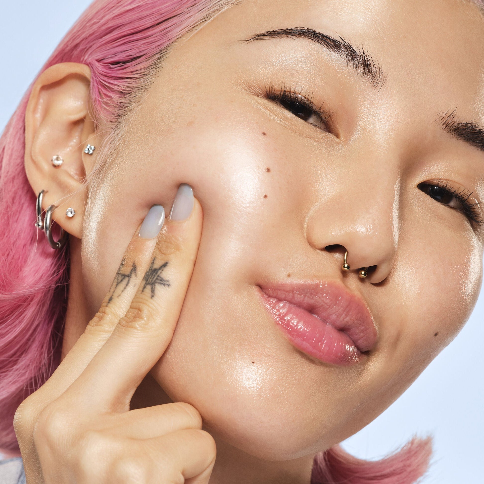 glass-slick-serum-stick-y9 102225_SKIN_Michelle_Editorial_015_w4QC_RGB_IGF_42f2efa3-c76d-440b-9883-58026346f35b.jpg