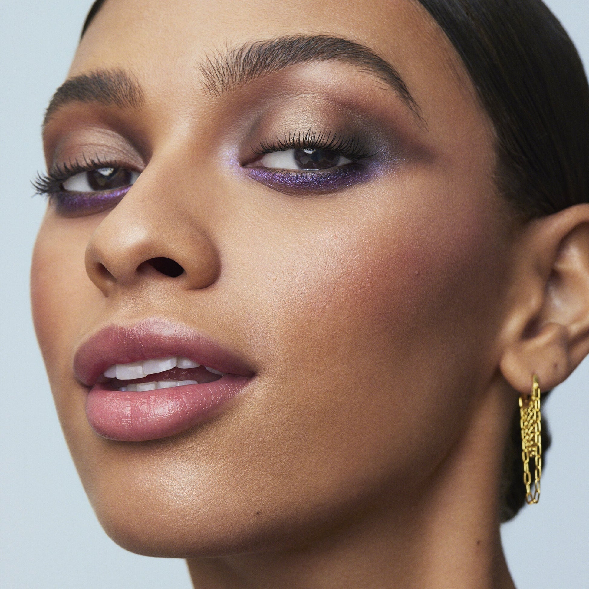 perfect-10-eyeshadow-palette-f1 110722_Adriana_10pcEyeshadow_2060_IGF.jpg