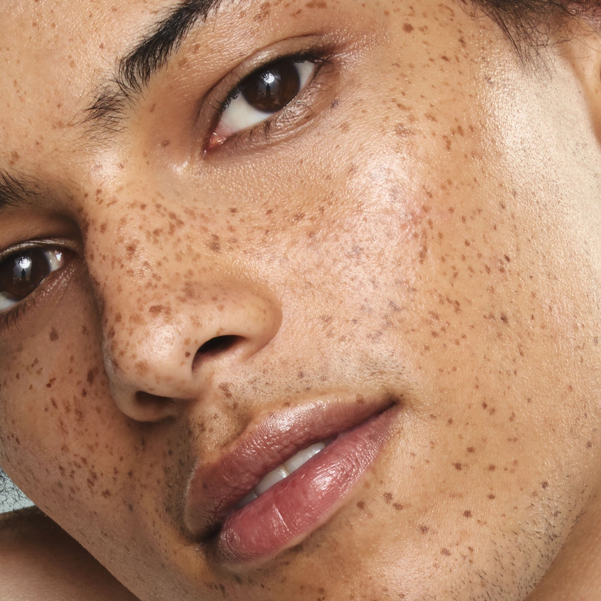 holy-hydration-face-cream-spf-30-o7 11112019_012021_Danny_HHydrationApp_044_IGF.jpg
