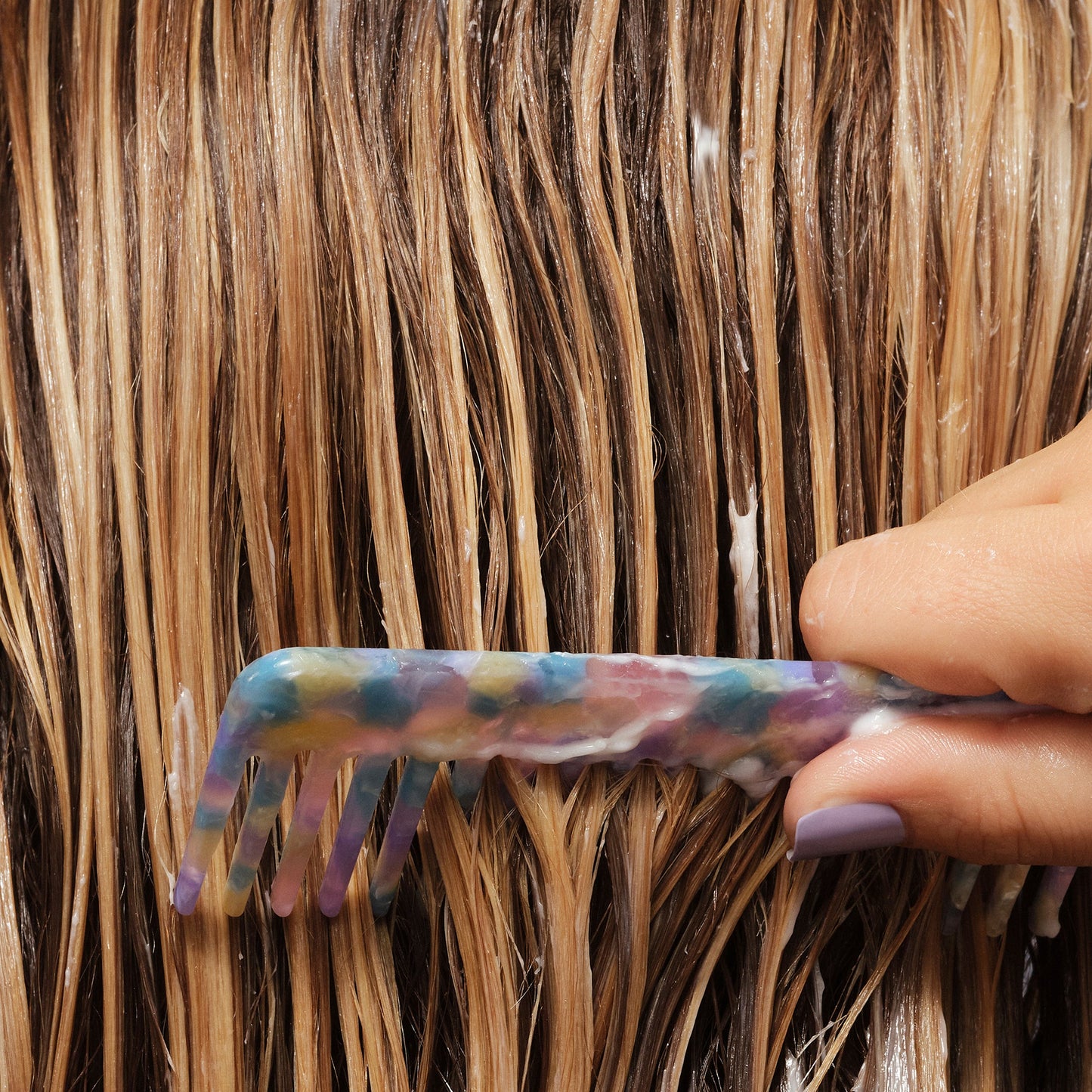 never-thirsty-moisturizing-conditioner-q4 111925_Anna_ThirstyConditioner-Product_1326_w3QC_IGF_1x1_6dab4b19-34a0-47bd-ae64-b0978b2f5084.jpg