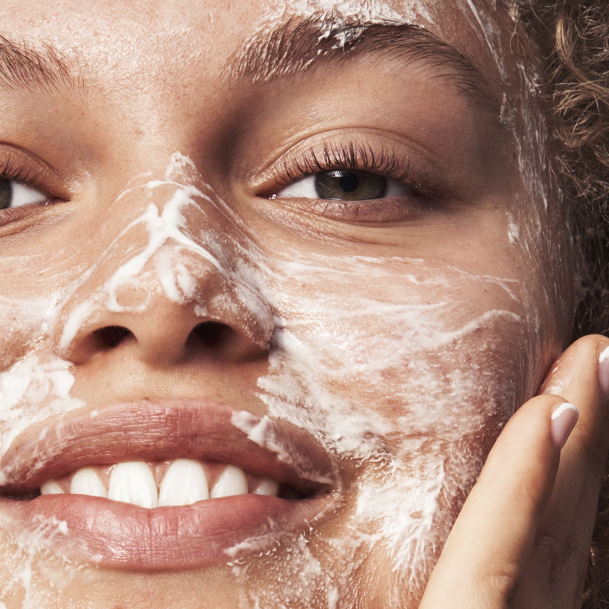 blemish-breakthrough-acne-calming-water-cream-mini-v3 121321_Marley-Acne-Regimen_0117_FINAL_IGF_7be73b38-8681-4e47-be60-37d940df0d6e.jpg