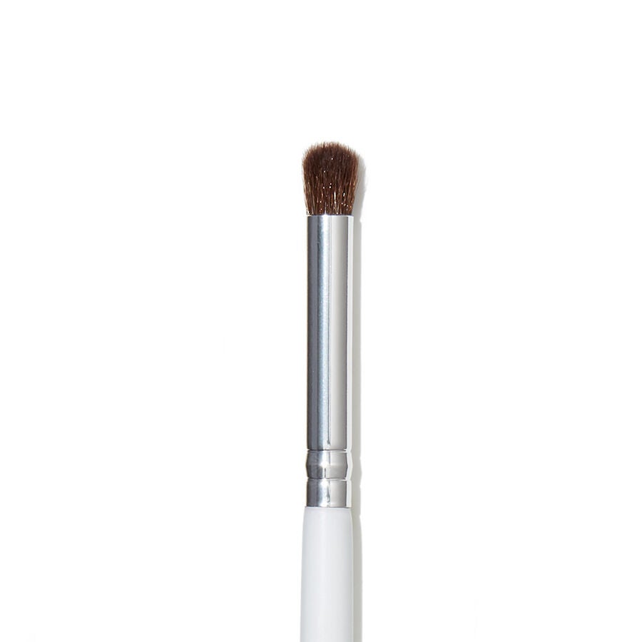 eye-crease-brush-p0 1823_EyeCreaseBrush_Macro.jpg