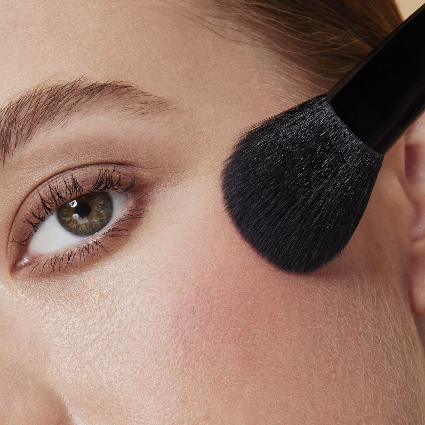 full-face-and-eye-makeup-brush-set-with-travel-case-y1 84674_FULL_FACE_EYE_BRUSH_SET_BLUSH_BRUSH_CARI_0086.jpg