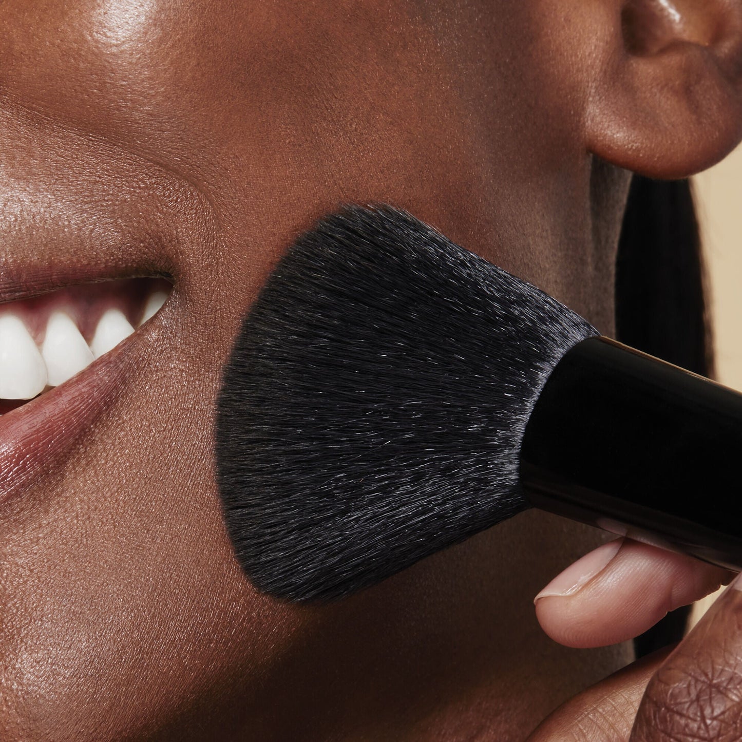 full-face-and-eye-makeup-brush-set-with-travel-case-y1 84674_FULL_FACE_EYE_BRUSH_SET_POWDER_BRUSH_DJ_0118.jpg