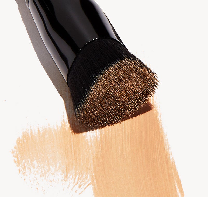 triangular-buffing-foundation-brush-o0 shot.jpg